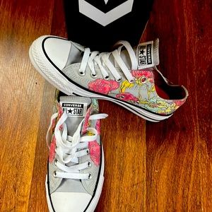 Brand new converse grey pink flowers size 7